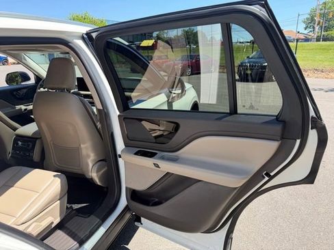 Used 2022 Lincoln Aviator AWD w/ Premium Package image 37
