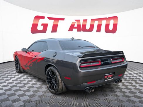Used 2022 Dodge Challenger R/T Scat Pack w/ Shaker Package RWD image 3