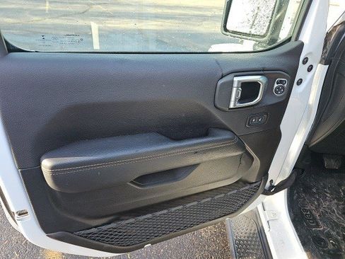 Used 2023 Jeep Gladiator Overland image 20