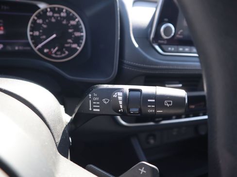 Used 2024 Nissan Rogue SV image 18