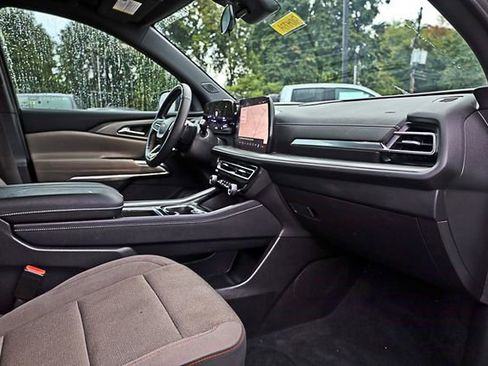 Used 2024 Chevrolet Traverse LT w/ Enhanced Driving Package image 40