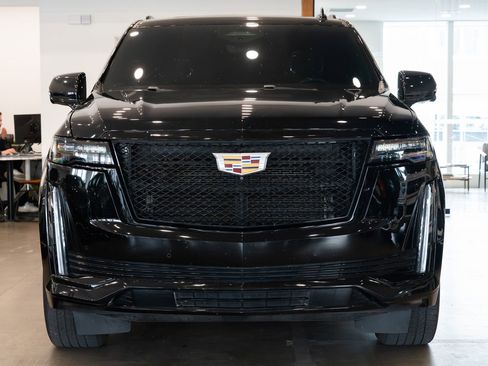 Used 2023 Cadillac Escalade ESV Sport AWD/4WD image 2