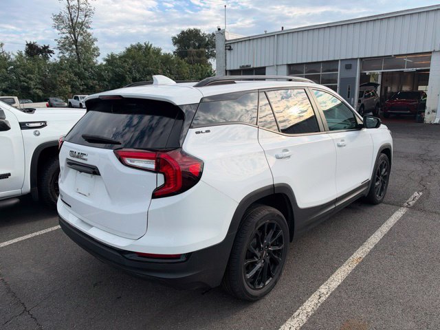 Used 2024 GMC Terrain SLE w/ Driver Convenience Package FWD image 5