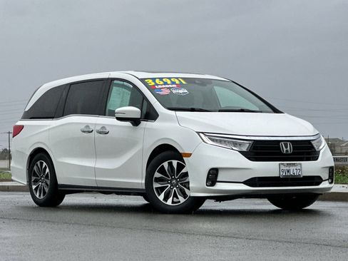 Certified 2024 Honda Odyssey EX-L image 2