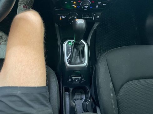 Used 2023 Jeep Renegade Latitude w/ Premium Group image 38