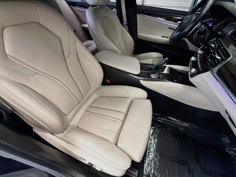 Used 2019 BMW 540i w/ M Sport Package RWD image 14