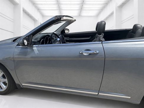 Used 2010 Chrysler Sebring Limited FWD image 18