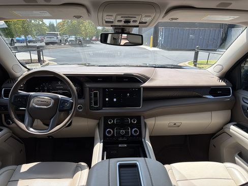 Used 2022 GMC Yukon XL Denali AWD/4WD image 24