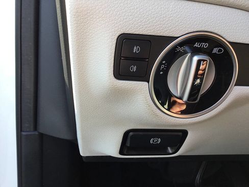 Used 2019 Mercedes-Benz GLA 250 4MATIC w/ Premium Package image 32