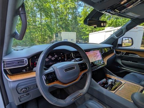 Used 2022 Jeep Grand Wagoneer Series II w/ Premium Group II image 10