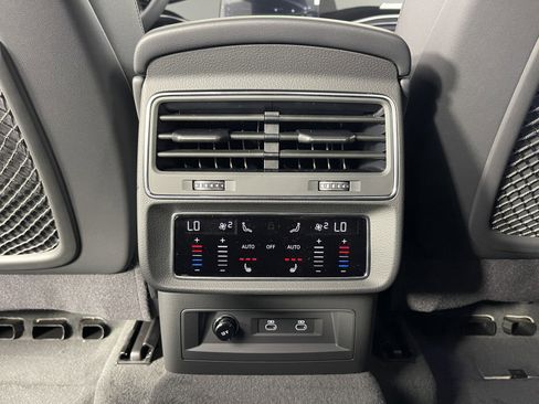 New 2025 Audi Q8 Premium Plus image 38