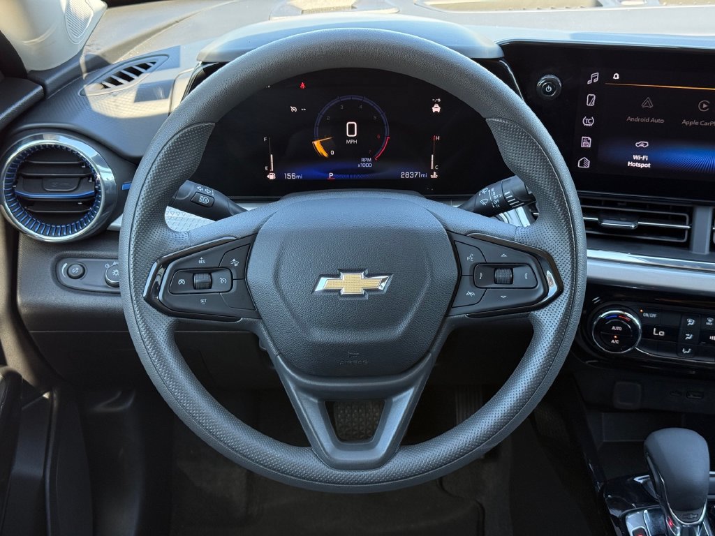 Used 2025 Chevrolet Trax LT FWD image 19