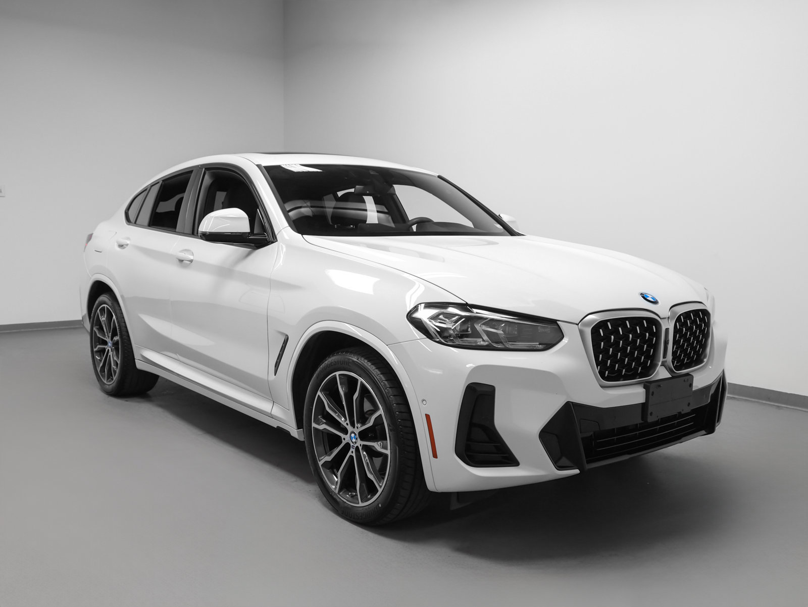 Used 2023 BMW X4 xDrive30i w/ M Sport Package AWD/4WD image 10