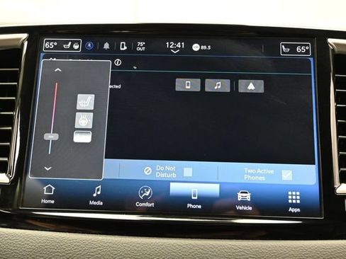 Certified 2024 Chrysler Pacifica Touring-L FWD image 35