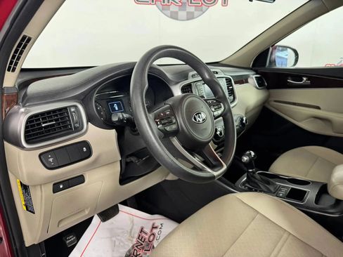Used 2017 Kia Sorento AWD image 10