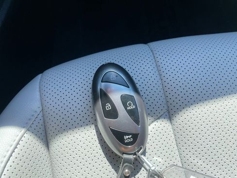 Used 2025 Hyundai Elantra Limited image 22