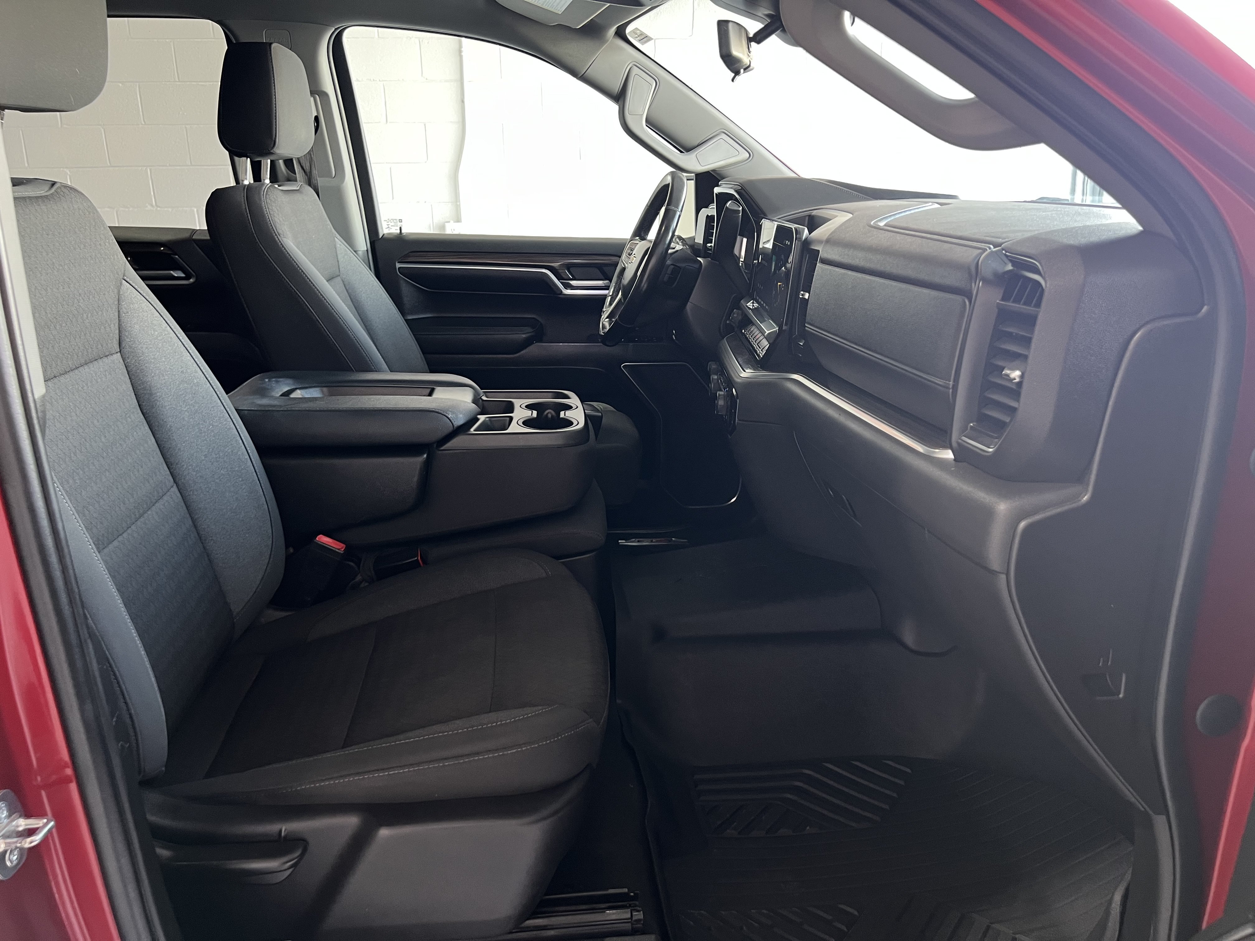 Used 2022 Chevrolet Silverado 1500 LT AWD/4WD image 22