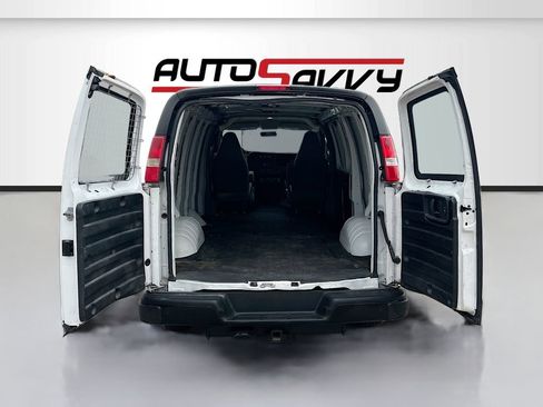 Used 2023 GMC Savana 3500 w/ Driver Convenience Package RWD image 22