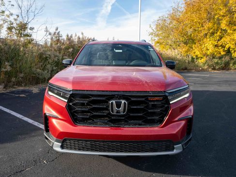 New 2025 Honda Pilot TrailSport image 2