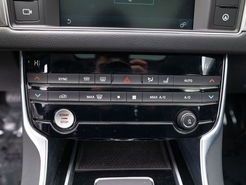 Used 2017 Jaguar XF Premium AWD/4WD image 30