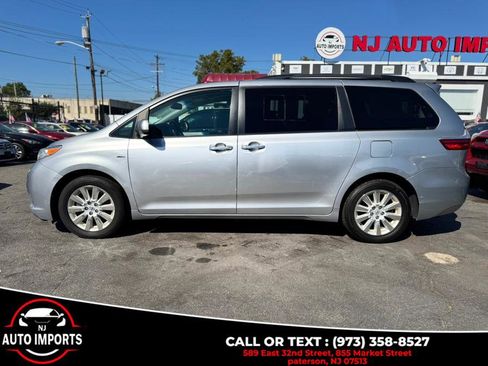 Used 2016 Toyota Sienna XLE Premium image 10
