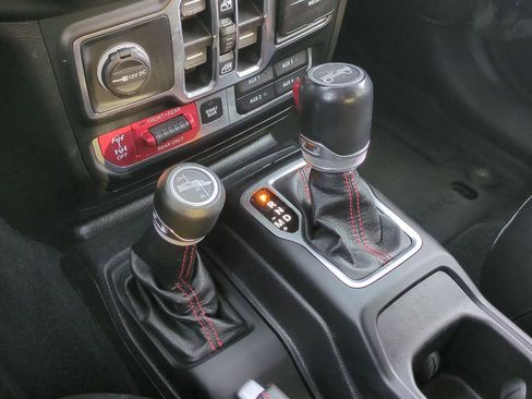 Used 2020 Jeep Wrangler Unlimited Rubicon w/ Dual Top Group image 39