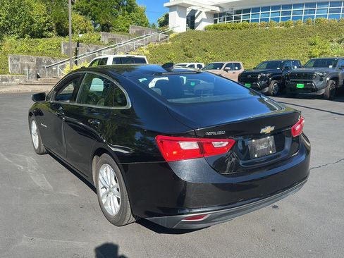 Used 2017 Chevrolet Malibu LT FWD image 2