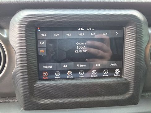 Used 2023 Jeep Gladiator Sport AWD/4WD image 19