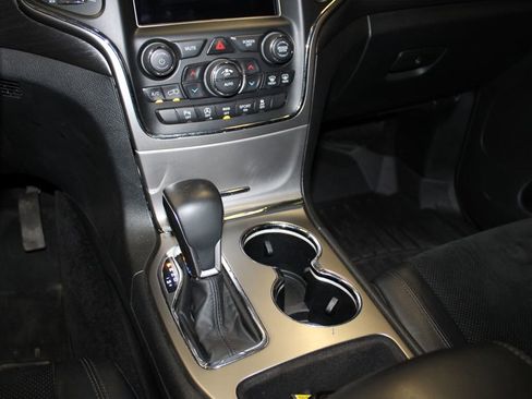 Used 2018 Jeep Grand Cherokee Altitude image 21