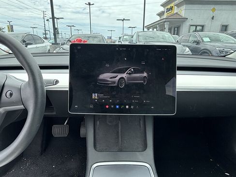 Used 2022 Tesla Model 3 Long Range AWD/4WD image 18