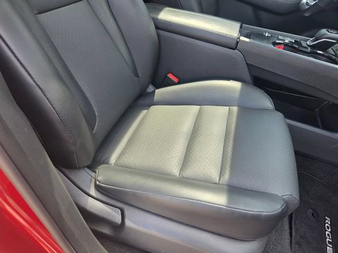 Used 2023 Nissan Rogue SV w/ SV Premium B Package FWD image 29