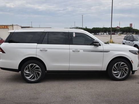 New 2026 Lincoln Navigator Reserve AWD/4WD image 5