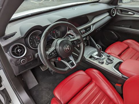 Used 2022 Alfa Romeo Stelvio Veloce AWD/4WD image 13