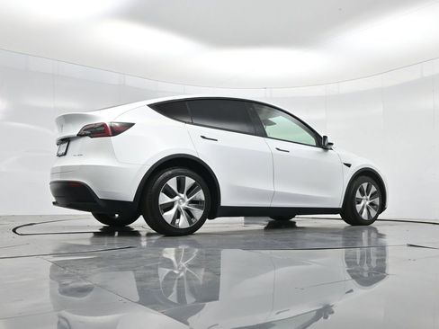 Used 2023 Tesla Model Y Long Range image 39