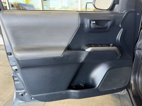 Certified 2019 Toyota Tacoma SR5 AWD/4WD image 18