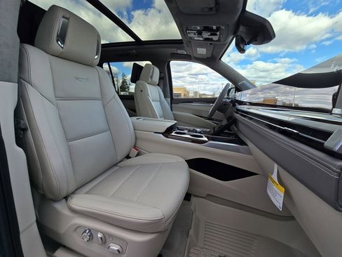 New 2026 Cadillac Escalade ESV Platinum Sport w/ LPO, ONYX Package image 40