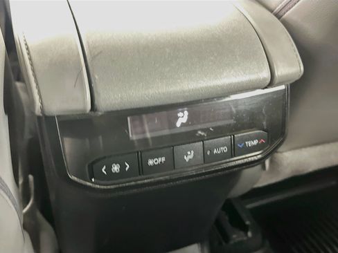Used 2020 Toyota Highlander Limited AWD/4WD image 28