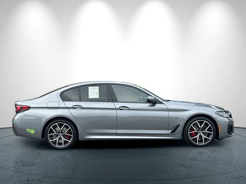 Used 2023 BMW 530e w/ M Sport Package image 3