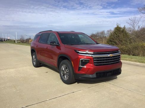 New 2026 Chevrolet Traverse LT w/ Enhanced Driving Package FWD image 1