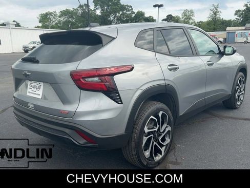 Used 2024 Chevrolet Trax RS w/ Sunroof Package image 7