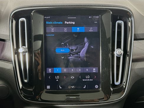 Used 2023 Volvo XC40 Recharge Plus image 23