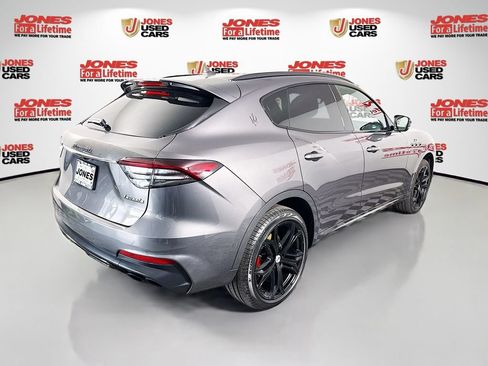 Used 2022 Maserati Levante GT AWD/4WD image 17