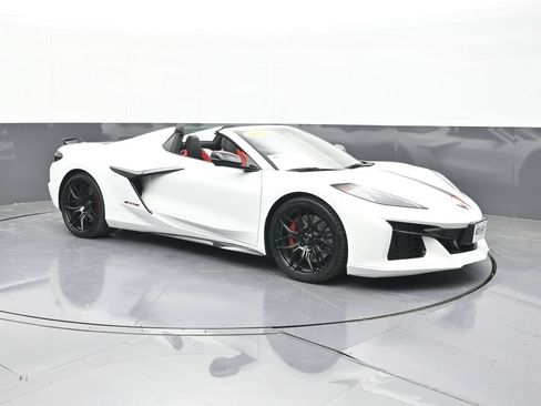 Used 2024 Chevrolet Corvette Z06 RWD image 11