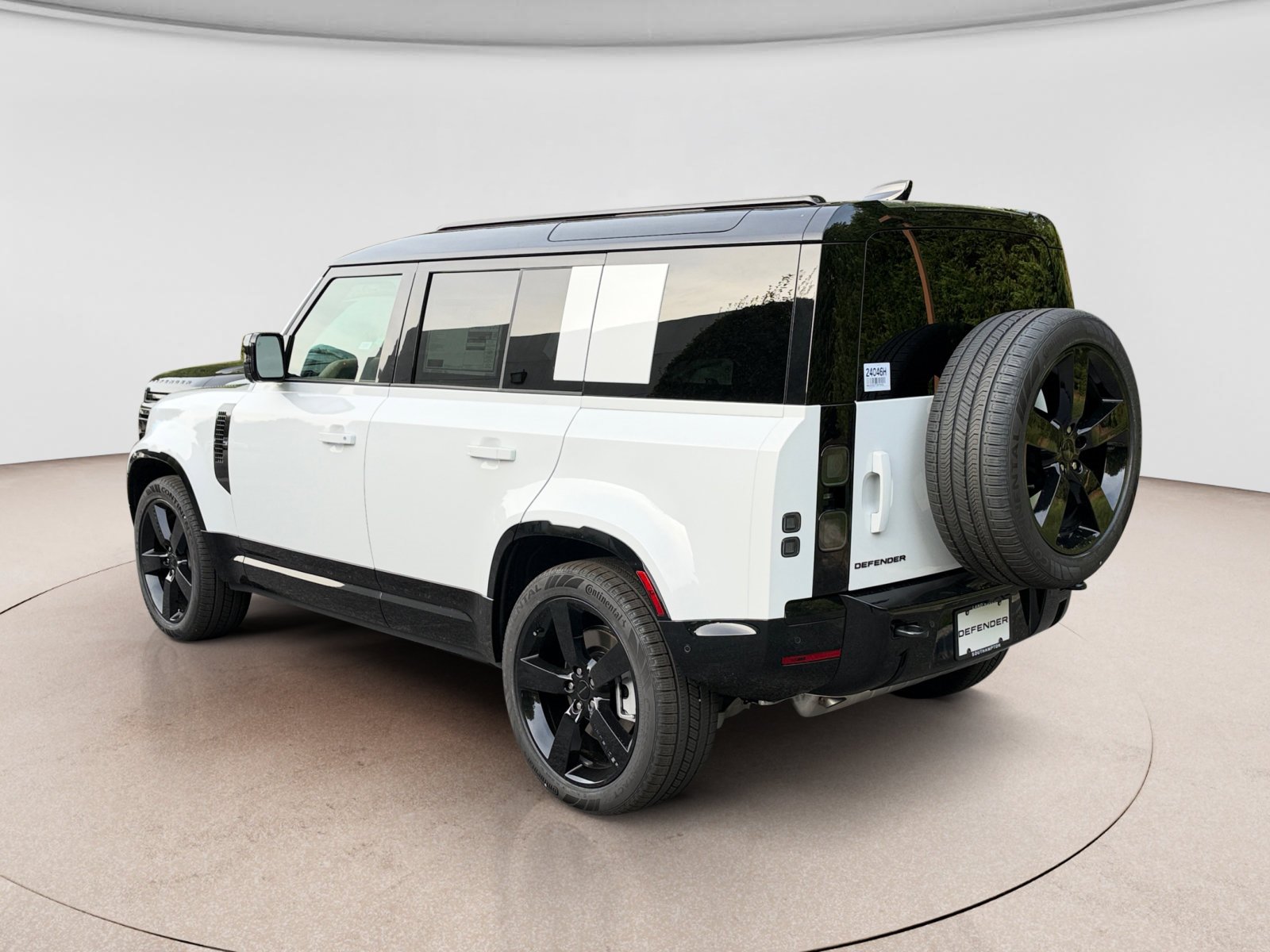New 2026 Land Rover Defender 110 X-Dynamic SE AWD/4WD image 3