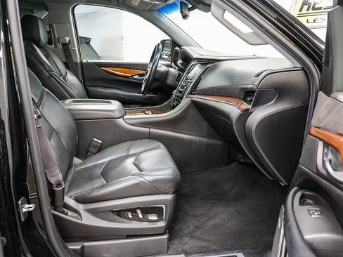 Used 2016 Cadillac Escalade Premium RWD image 17