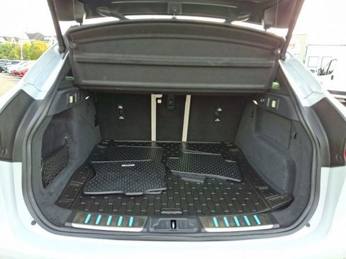 Used 2021 Jaguar F-PACE SVR image 32