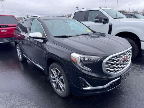 Used 2020 GMC Terrain Denali w/ Denali Premium Package AWD/4WD image 3