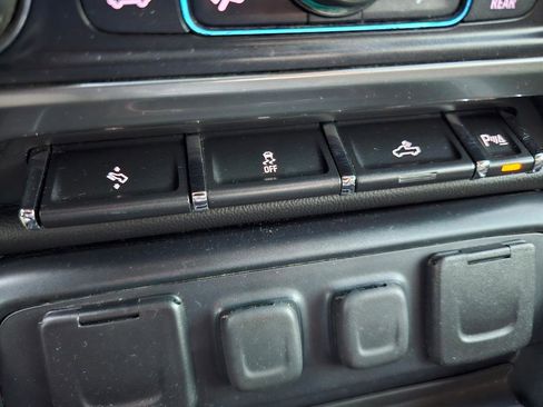 Used 2017 Chevrolet Silverado 1500 LT w/ Texas Edition image 54