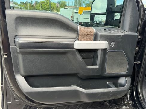 Used 2019 Ford F250 Lariat w/ Camper Package AWD/4WD image 10
