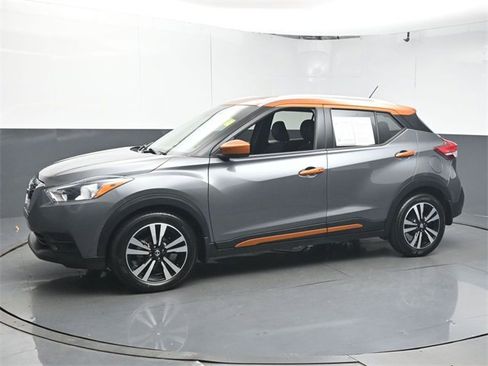 Used 2019 Nissan Kicks SV image 4